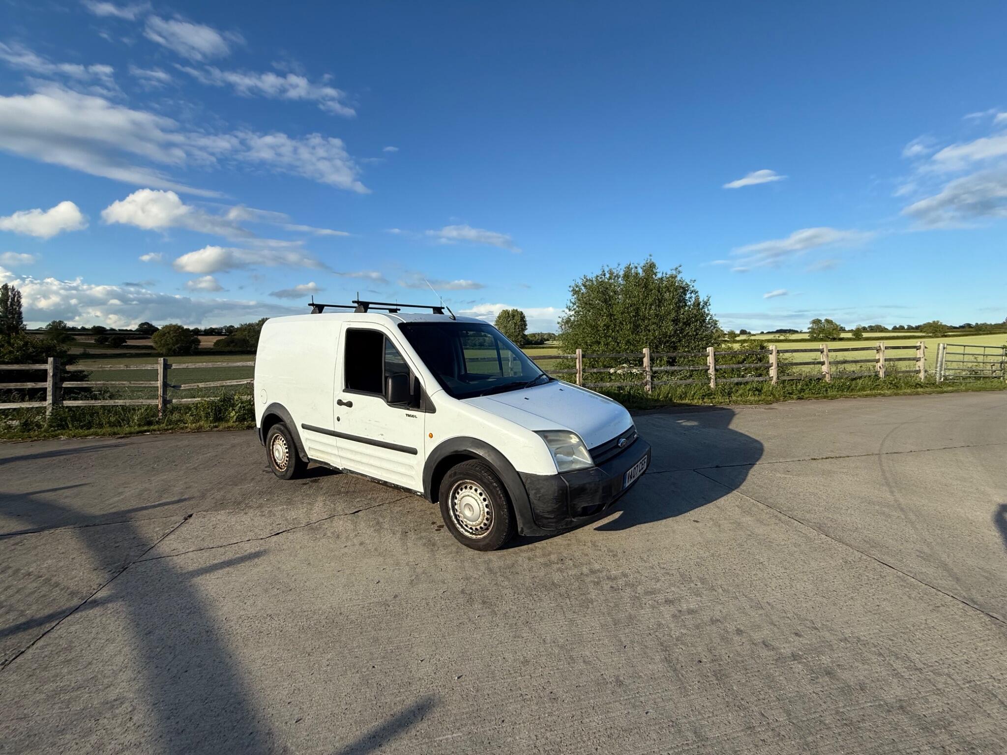 Ford Transit Connect 1.8 TDCi T200 LX L1 H1 4dr — photo 51 of 86